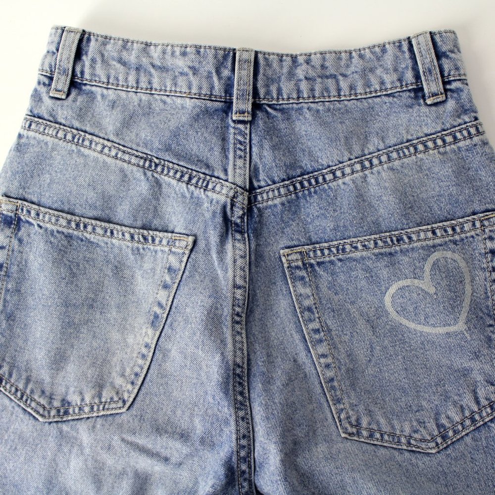 H&M Graffiti ultra High Waisted Wide Leg Jeans Size 0 / inseam 32 - Picture 9 of 15